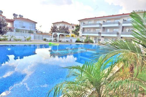 Mythical Apartment - 2 Bed Large Communal Pool, Close To Protaras