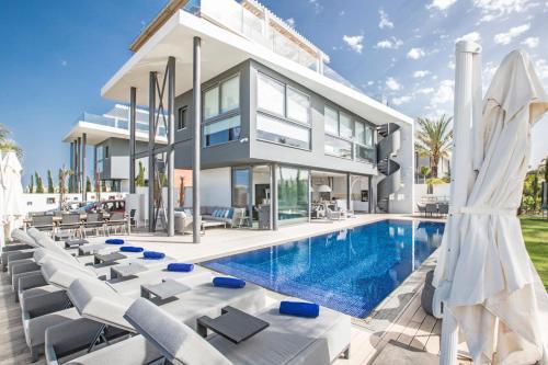 Villa In Paralimni Sleeps 6 Includes Swimming Pool And Air Con 2