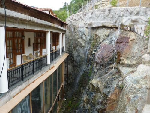 Mountain Rose Garden Hotel & Restaurant