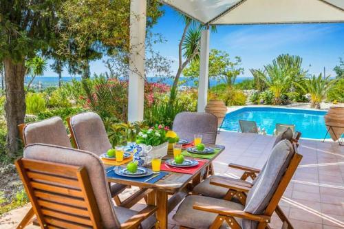 Pegeia Villa Sleeps 6 With Pool And Wifi