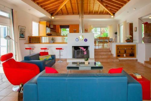 Pegeia Villa Sleeps 6 With Pool And Wifi