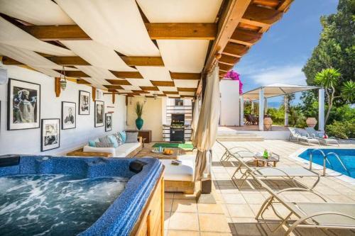 Pegeia Villa Sleeps 6 With Pool And Wifi