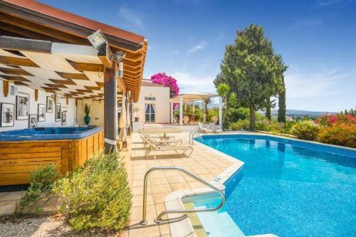 Pegeia Villa Sleeps 6 With Pool And Wifi