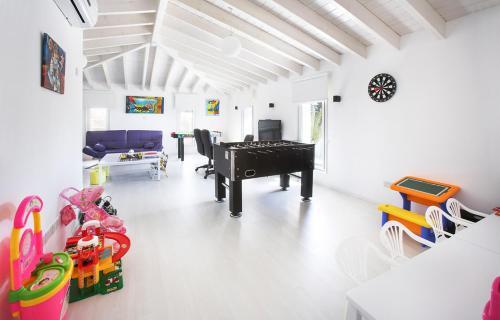 Pegeia Villa Sleeps 10 With Pool And Air Con
