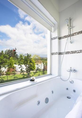 Pegeia Villa Sleeps 10 With Pool And Air Con