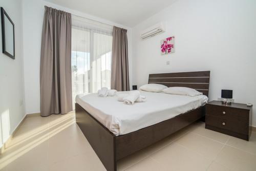 Villa In Pegeia Sleeps 6 With Pool And Air Con