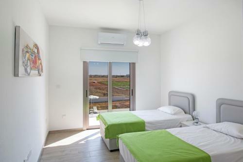 Paralimni Villa Sleeps 12 With Pool