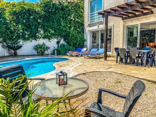 Villa In Pissouri Sleeps 6 With Pool And Air Con