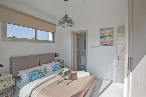 Paralimni Villa Sleeps 6 With Pool