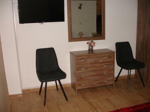 Love Holiday Suite 1