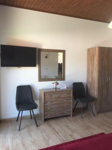 Love Holiday Suite 1