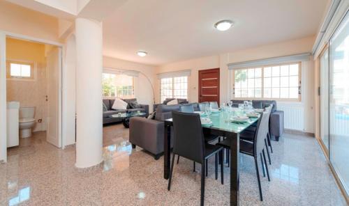 Four Bedrooms Villa 1256