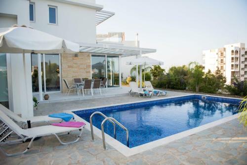 Travertine Cove Villa
