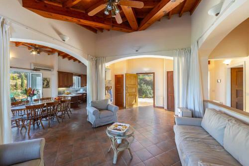 Nea Dimmata Villa Sleeps 8 With Pool Air Con And Wifi