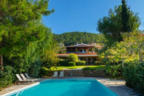 Nea Dimmata Villa Sleeps 8 With Pool Air Con And Wifi