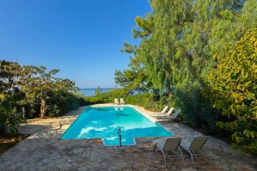 Nea Dimmata Villa Sleeps 8 With Pool Air Con And Wifi