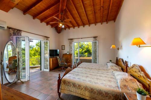 Nea Dimmata Villa Sleeps 8 With Pool Air Con And Wifi