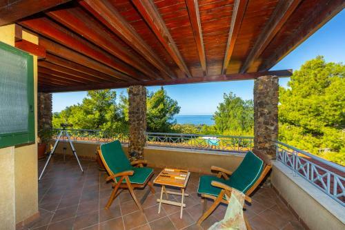Nea Dimmata Villa Sleeps 8 With Pool Air Con And Wifi