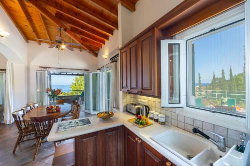 Nea Dimmata Villa Sleeps 8 With Pool Air Con And Wifi