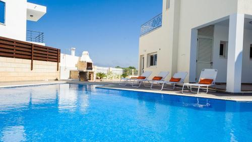 Villa In Protaras Sleeps 8 Includes Swimming Pool And Air Con