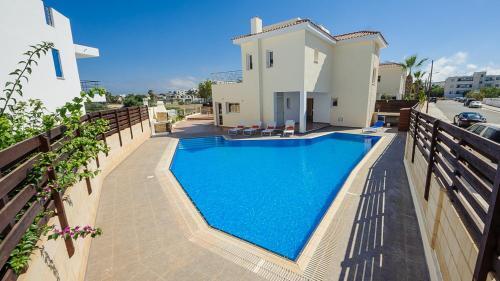 Villa In Protaras Sleeps 8 Includes Swimming Pool And Air Con
