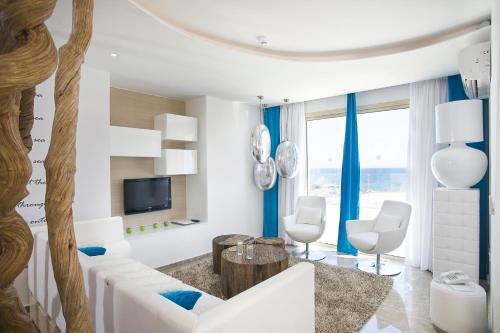 Villa In Protaras Sleeps 6 Includes Swimming Pool And Air Con 6