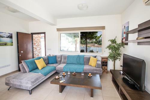 Villa In Protaras Sleeps 6 Includes Swimming Pool And Air Con 5