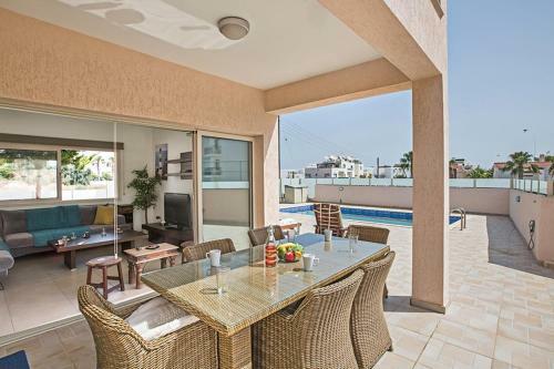 Villa In Protaras Sleeps 6 Includes Swimming Pool And Air Con 5
