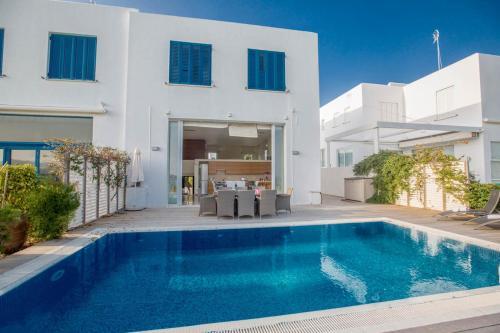 Villa In Protaras Sleeps 8 Includes Swimming Pool And Air Con 8