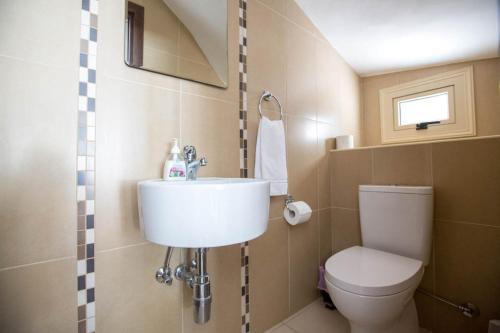 Villa In Protaras Sleeps 6 Includes Swimming Pool And Air Con 4 0