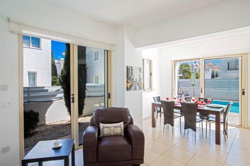 Villa In Protaras Sleeps 6 Includes Swimming Pool And Air Con 4 0