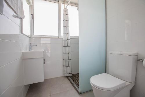 Villa In Protaras Sleeps 10 Includes Swimming Pool And Air Con 9