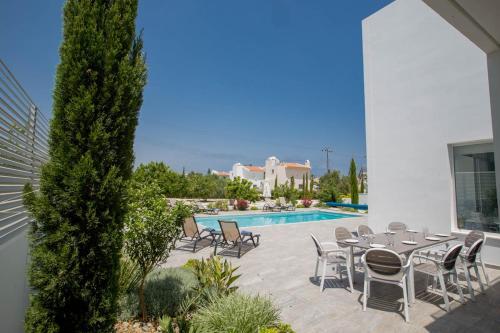 Villa In Protaras Sleeps 10 Includes Swimming Pool And Air Con 9