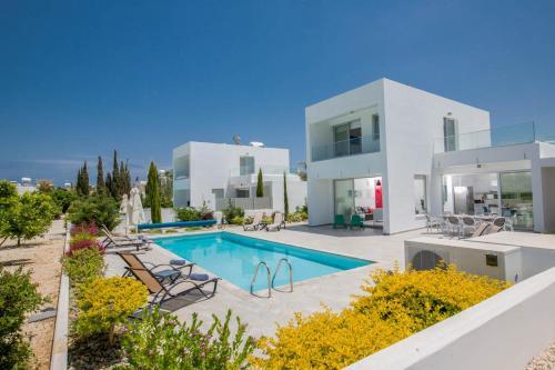 Villa In Protaras Sleeps 10 Includes Swimming Pool And Air Con 9