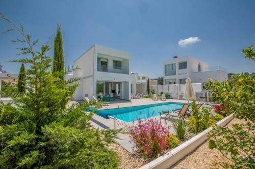 Villa In Protaras Sleeps 10 Includes Swimming Pool And Air Con 9