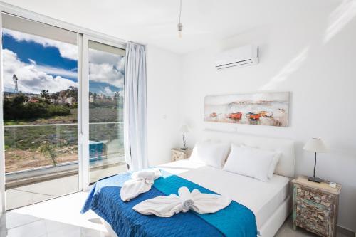 Villa In Protaras Sleeps 8 Includes Swimming Pool And Air Con 2