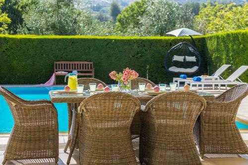 Villa In Giolou Sleeps 6 With Pool And Air Con