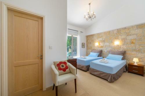 Villa In Giolou Sleeps 6 With Pool And Air Con
