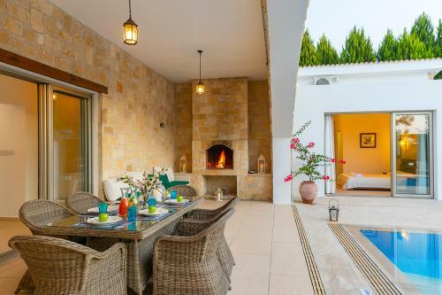 Villa In Giolou Sleeps 6 With Pool And Air Con