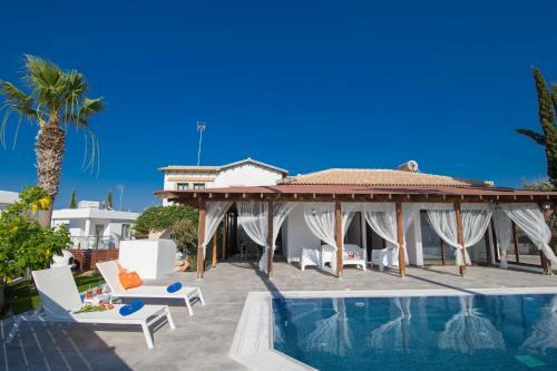 Villa Socrates