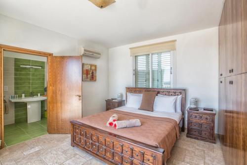 Villa In Protaras Sleeps 8 Includes Swimming Pool And Air Con 5