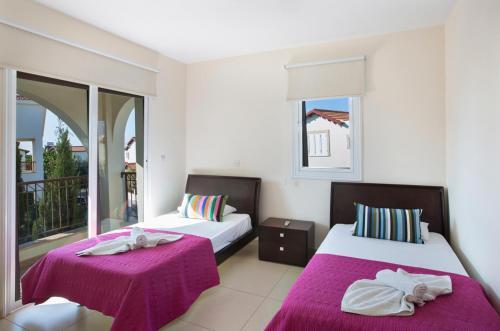 Villa In Protaras Sleeps 8 Includes Swimming Pool And Air Con 0 4