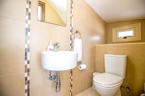 Villa In Protaras Sleeps 6 Includes Swimming Pool And Air Con 3 1