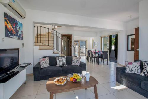 Villa In Protaras Sleeps 6 Includes Swimming Pool And Air Con 4 6