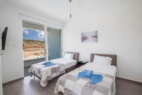 Villa In Protaras Sleeps 10 Includes Swimming Pool And Air Con 7