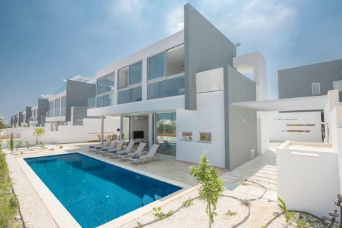 Villa In Protaras Sleeps 6 Includes Swimming Pool And Air Con 6 0