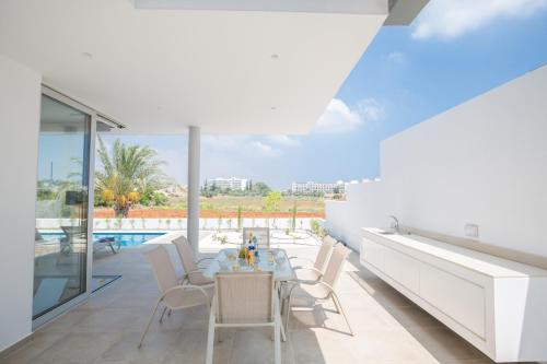 Villa In Protaras Sleeps 6 Includes Swimming Pool And Air Con 6 0