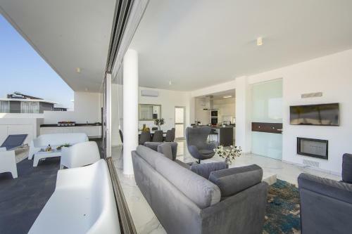 Villa Protaras Olivine Pearl