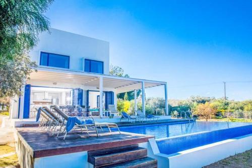 Protaras Villa Sleeps 8 With Pool And Air Con