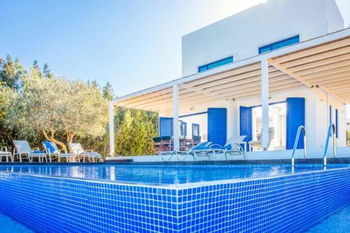 Protaras Villa Sleeps 8 With Pool And Air Con